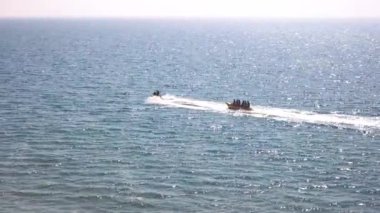 Muz gemisi ve jet ski.