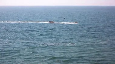 Muz tekne yolculuğu, deniz.