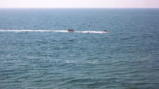 Paseo en barco de plátano, mar . — Vídeo de stock