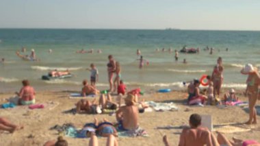 Bulanık deniz plaj ve gökyüzü.