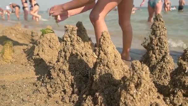 Sandtropftürme. — Stockvideo