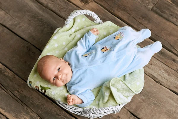 Basket with baby, top view. — Stock Photo, Image