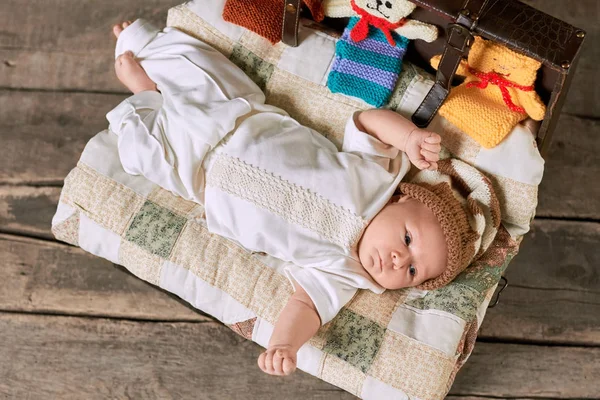 Suitcase with blanket and child. — Stock Photo, Image