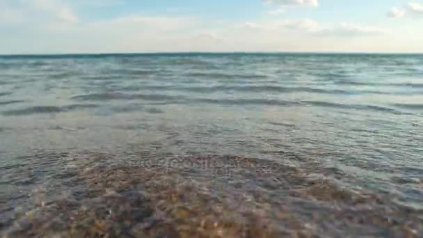 El agua más pura del mar . — Vídeo de stock