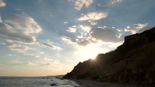 海と岩の美しいパノラマ. — ストック動画