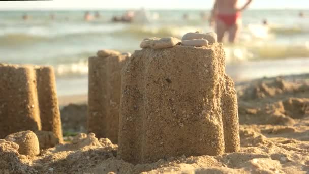 Torre de arena y rocas . — Vídeos de Stock