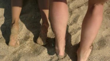 Çift üzerinde kum metrelik.