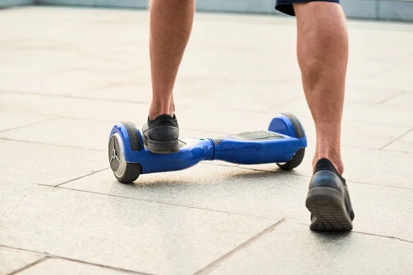 Male legs and gyroscooter. — Stock Photo, Image