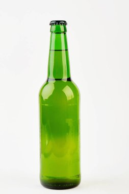 Boş şişe bira izole için.