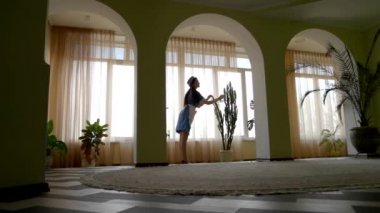 Hizmetçi çalışmalarını.