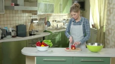 kadın kesme kırmızı biber.