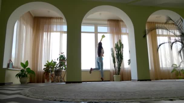 Girl washing window with detergent. — Stock Video