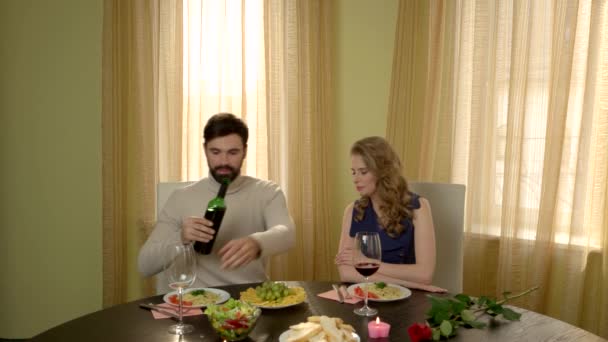 Couple at the table. — Stock Video