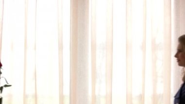 Mutlu çift ve gül.