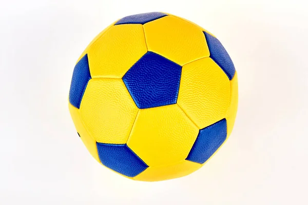 Bola de futebol no fundo branco. — Fotografia de Stock