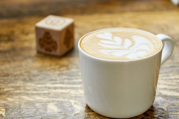 Copa de café con leche macro . — Foto de Stock