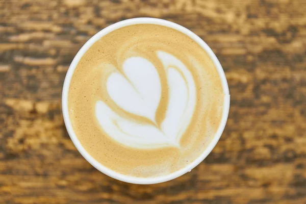 Simple fleur latte art . — Photo