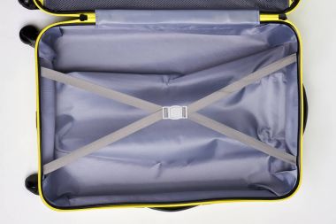 Çapraz bantlar ile boş Bagaj.