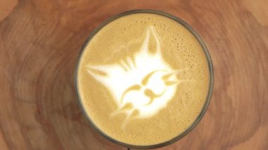 Kedi latte sanat.