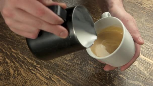 Hands pour latte art. — Stock video