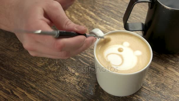 Hand with latte art pen. — Stock Video