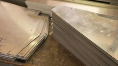 İnce paslanmaz çelik parçalar.