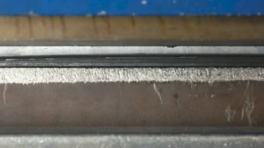 Hidrolik damgalama basın içinde hareket.