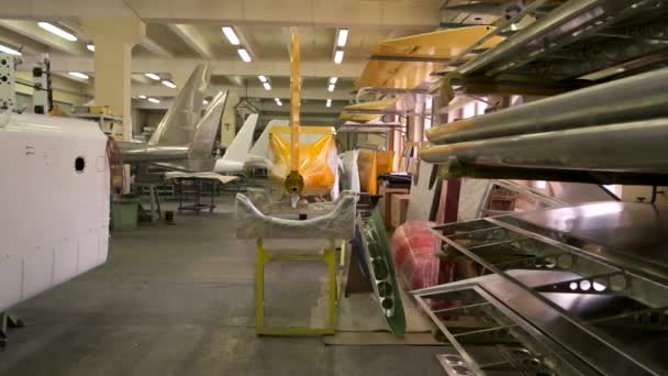 Inside an aircraft workshop. — Stock Video