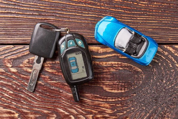 Auto sleutel en speelgoed. — Stockfoto