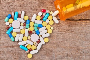 Tablet konteyner dışarı dökmek.