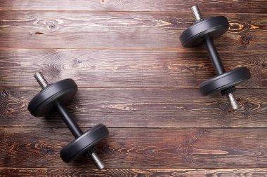 İki dambıl ve kopya alanı.