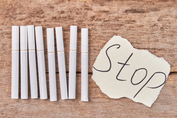 Weiße Zigaretten, Nachrichtenstopp aus nächster Nähe. — Stockfoto