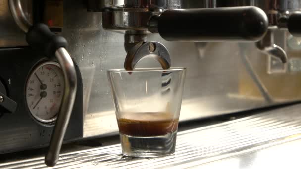 커피 기계, 클로즈업. — 비디오