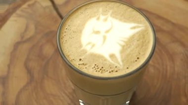 Kedi sanat latte cam.