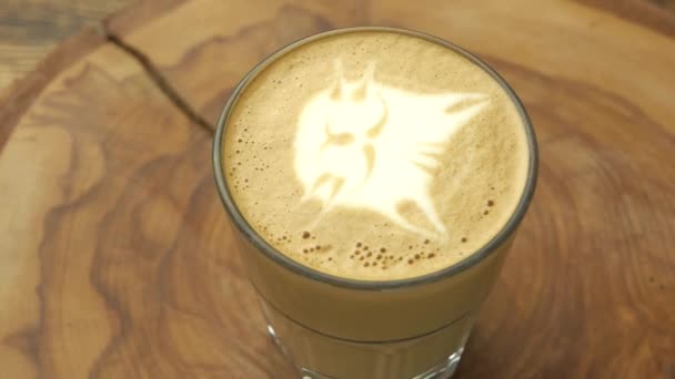 Arte latte cara de gato . — Vídeo de stock