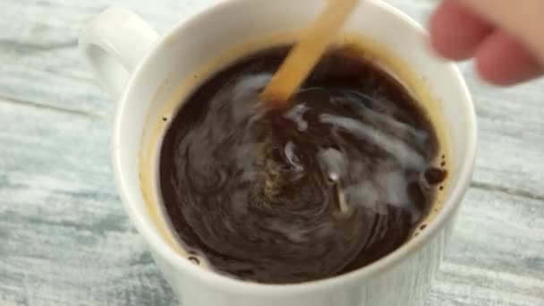 Espresso à remuer à la main .