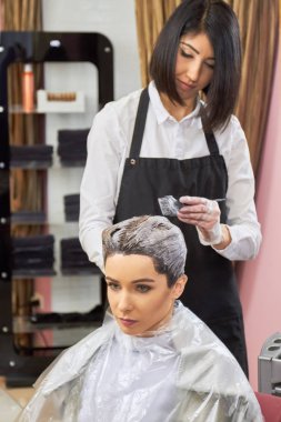 Şevval Özçelik Güzellik iş, ölen saç.