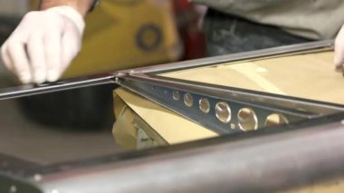 El işçi astar metal.