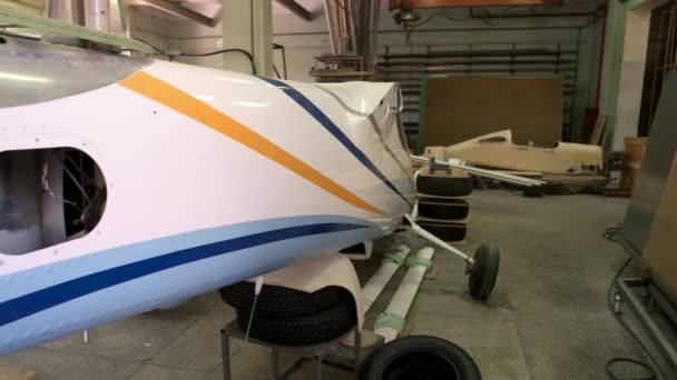 Fuselage dans un atelier . — Video