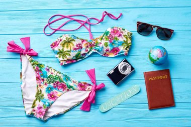 Mayo ve yurt dışına gitmek için aksesuarlar.