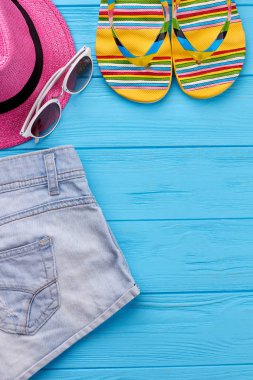 Kadın yaz giyim, dikey görüntü.