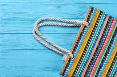 Çağdaş Tekstil çanta yakın çekim.