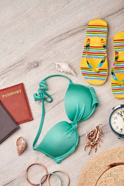 Plaj boyunca kadın aksesuarları.