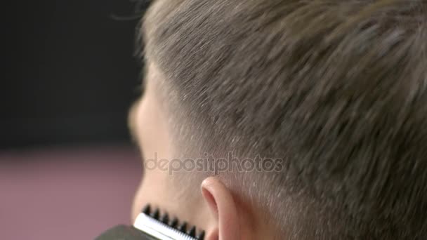 Close up de cortador de cabelo . — Vídeo de Stock