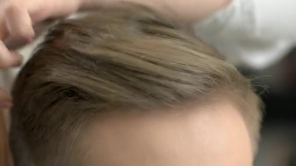 Hairstyle of man close up. — Stock Video