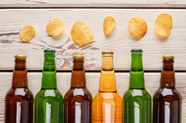 Natürmort bira ve cips.