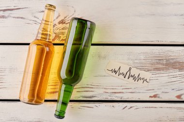 Botlles bira, kardiyak darbeleri görüntü.