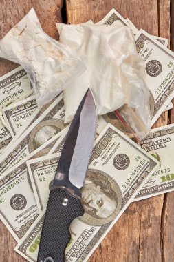 Dolar, bıçak, Narkotik, üstten görünüm.