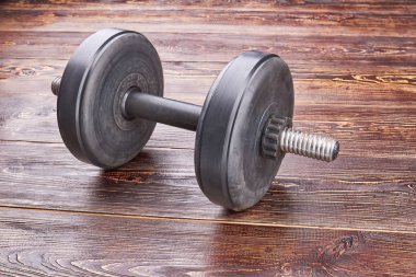 İzole tek siyah dumbblle.