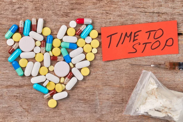 Zeit, den Konsum von Betäubungsmitteln einzustellen. — Stockfoto